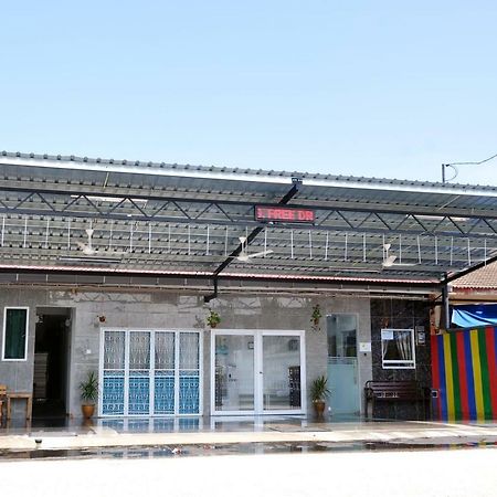 Teruntum 96 Guest House Куантан Екстериор снимка