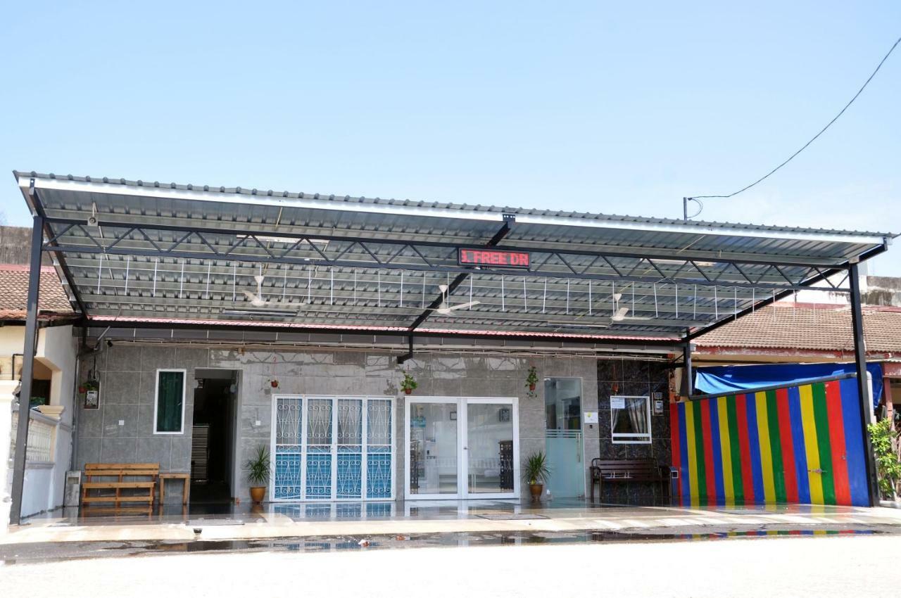 Teruntum 96 Guest House Куантан Екстериор снимка